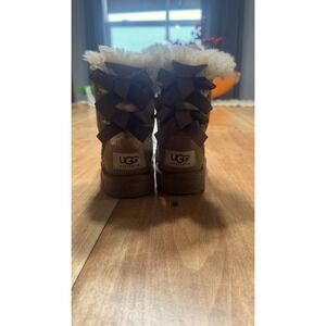 UGG Australia Bailey Bow Chestnut Brown Suede Shearling Boots Kids Size 6